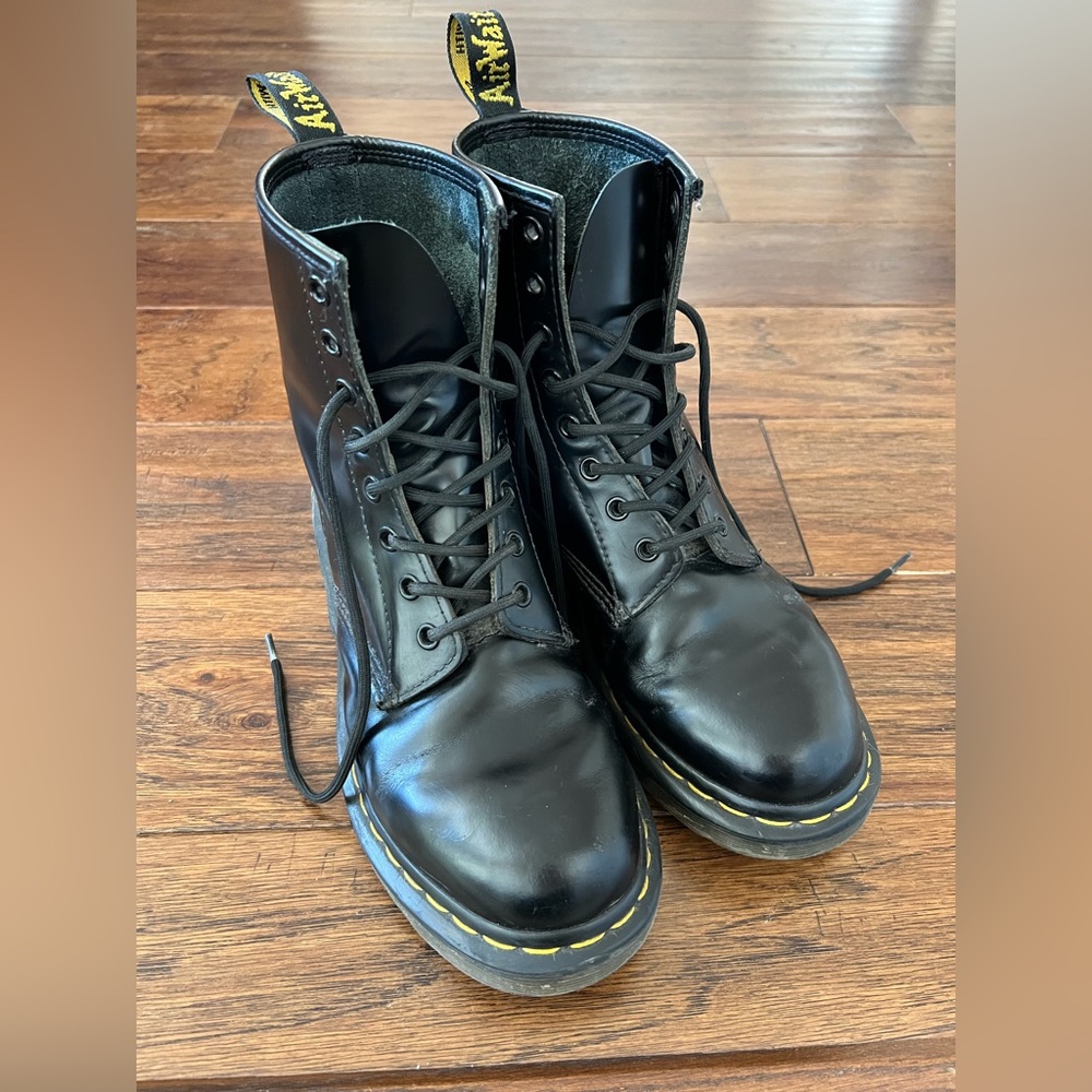 Dr Martens 1460 women’s size 9 black boots